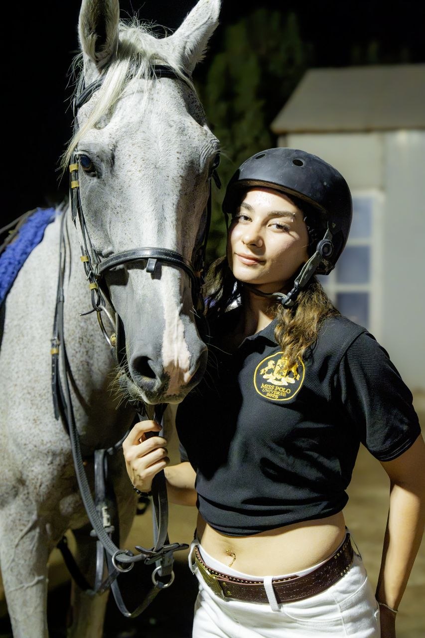 Miss Polo Univers: A Day of Arrivals, Portraits, Sashes and Horses