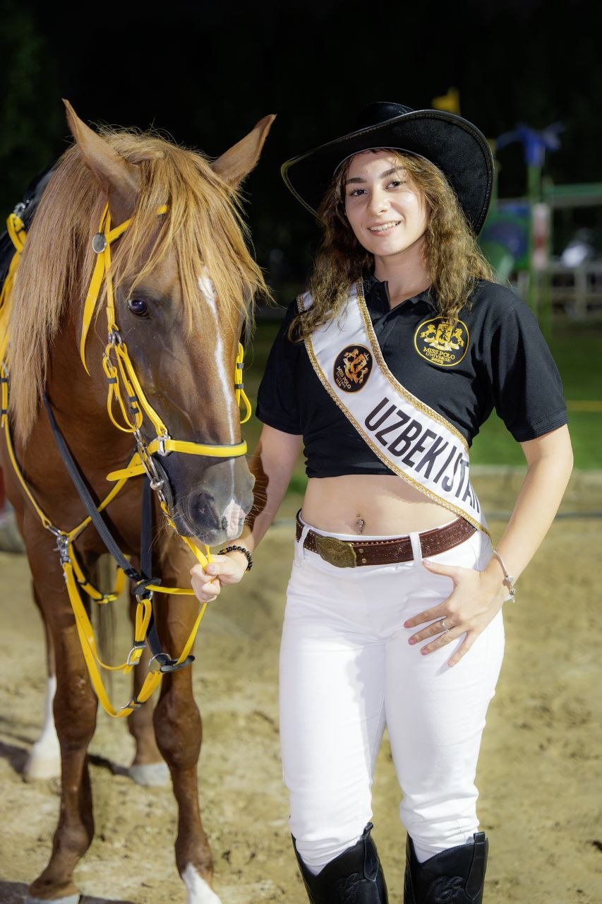 Miss Polo Univers: A Day of Arrivals, Portraits, Sashes and Horses