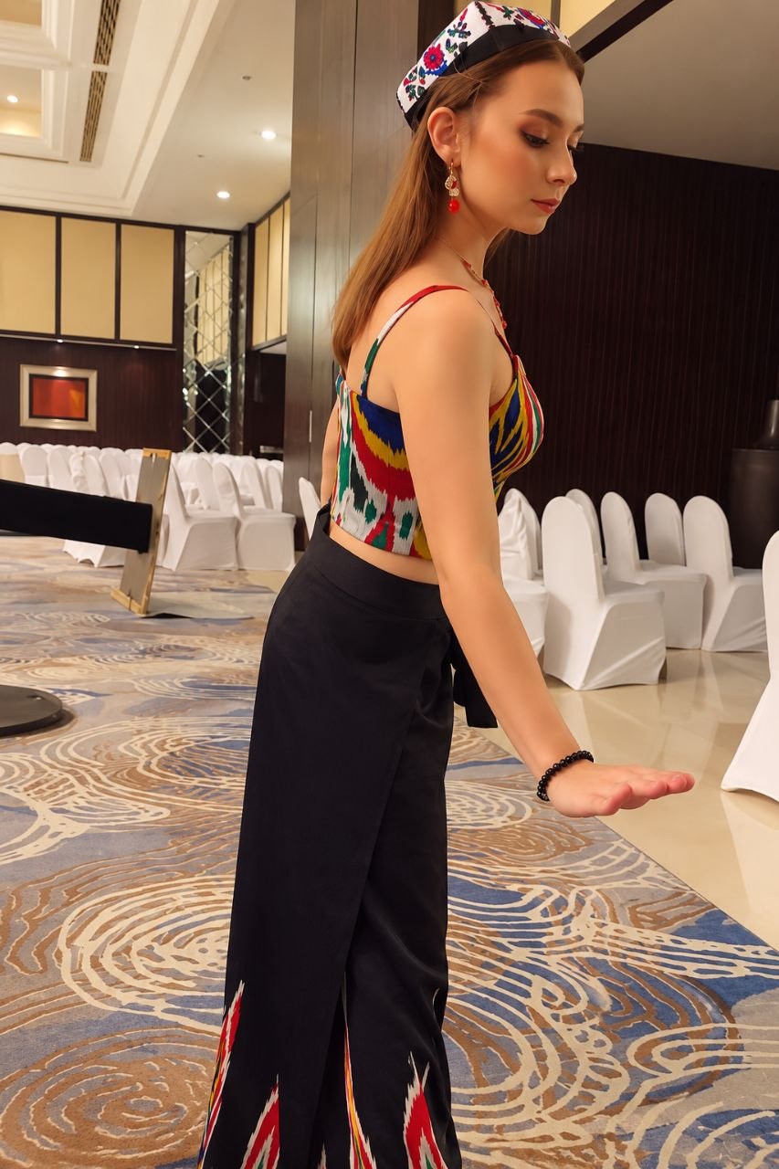 The Art of Uzbek Dance Dovra: Rhythm, Grace, and the Costume That Moves With You