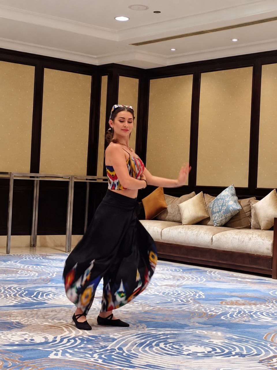 The Art of Uzbek Dance Dovra: Rhythm, Grace, and the Costume That Moves With You